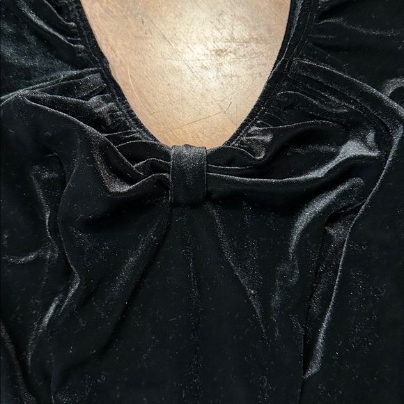 Vixen Elegant Black Velvet Top - Picture 2 of 3